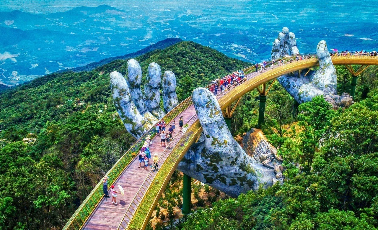 https://www.perfectchoiceholidays.in/admin/include/upload/city/671ddf535c301Golden_bridge_2.webp